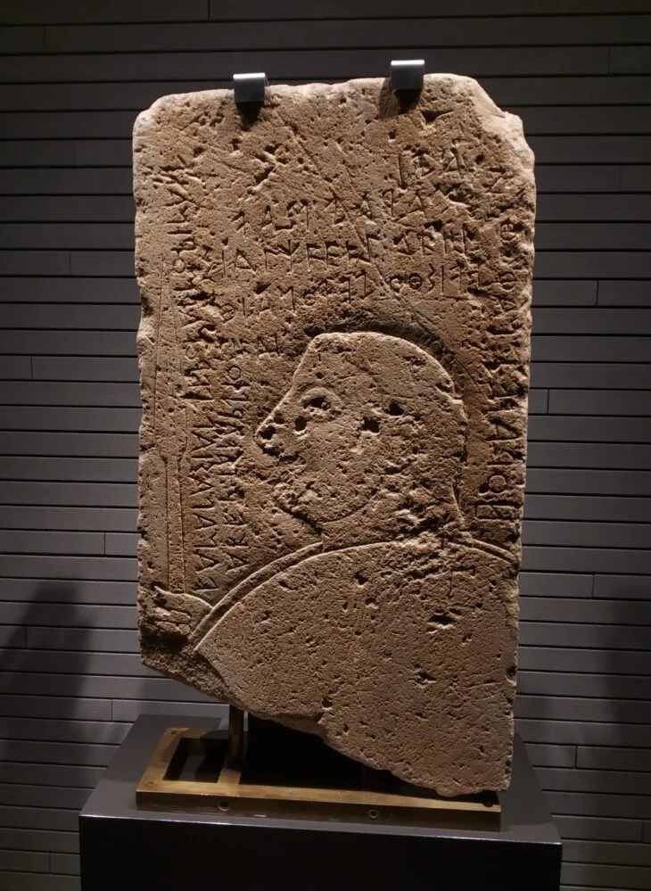 Stele di Kaminia 28secc. VI a.C. 29 Fondazione Rovati 2C Milano Foto di Giovanni Dall 27Orto 2C 15 Febbr 2023 3 730x999