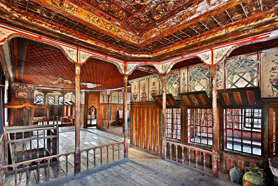 arxontiko-svarts-larisa