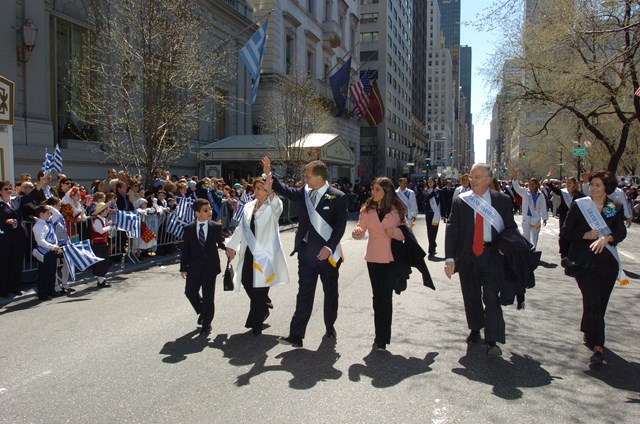 EK-Diamataris-parelasi-oikogeneia