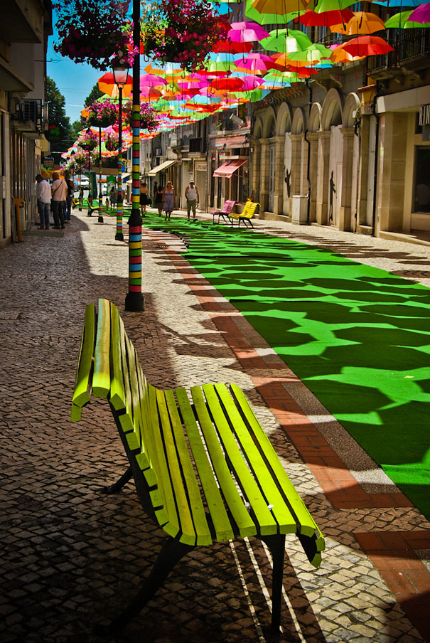 floating-umbrellas-installation-agueda-portugal-8