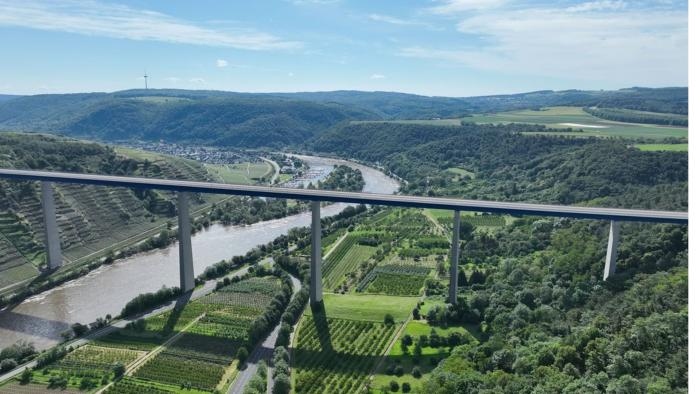 dangerous bridge germany 412