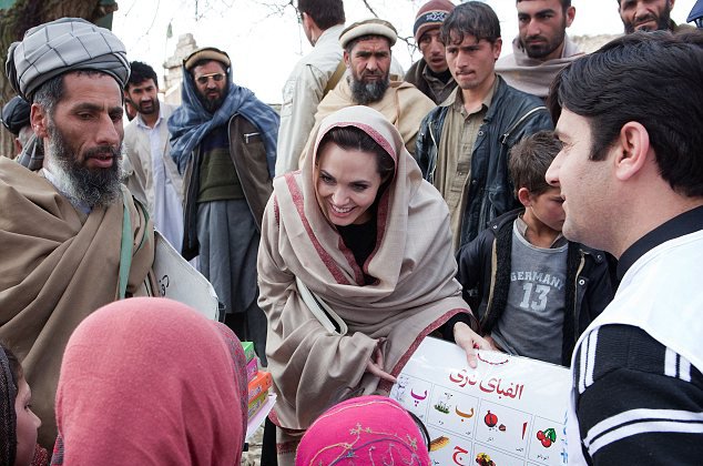 article-2302791-190b26f7000005dc-229 634x454