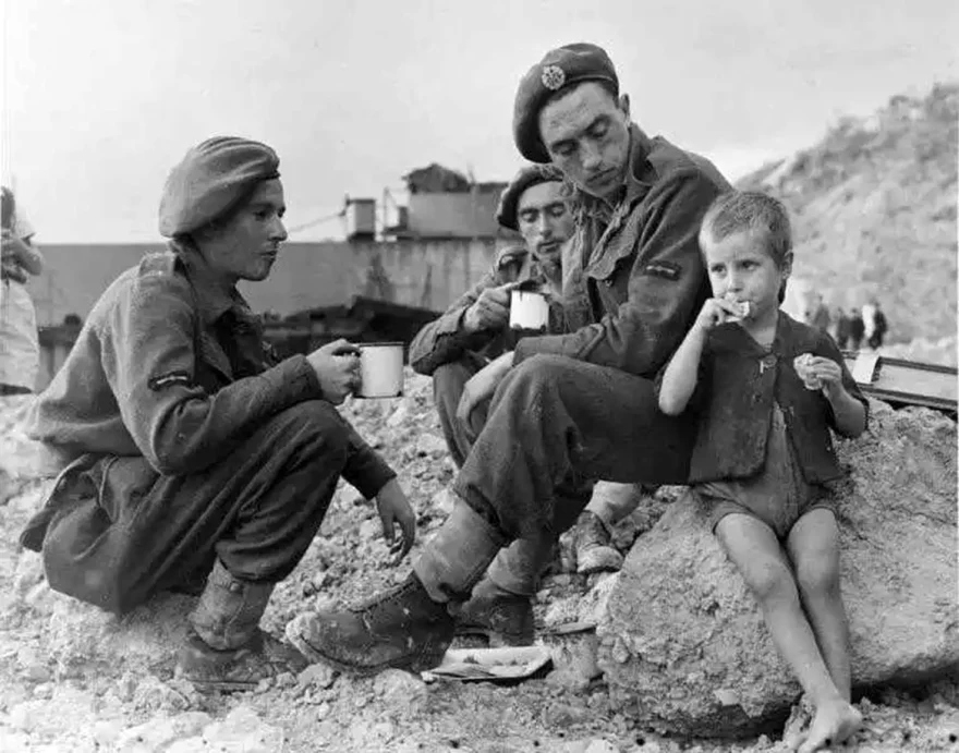 stratiwtes vretanoi 1944121