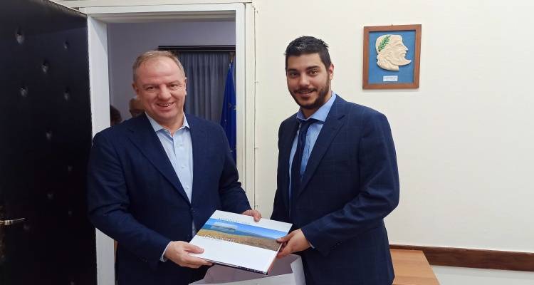 &Sigma;&tau;&omicron;&nu; Έ&pi;&alpha;&rho;&chi;&omicron; &Lambda;ή&mu;&nu;&omicron;&upsilon; &omicron; &Upsilon;&phi;. &Alpha;&gamma;&rho;&omicron;&tau;&iota;&kappa;ή&sigmaf; &Alpha;&nu;ά&pi;&tau;&upsilon;&xi;&eta;&sigmaf; &kappa;&alpha;&iota; &Tau;&rho;&omicron;&phi;ί&mu;&omega;&nu;