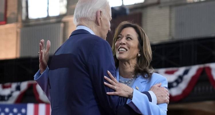Τι σημαίνει η απόσυρση Μπάιντεν για την Κάμαλα Χάρις, τους Δημοκρατικούς και τον Τραμπ