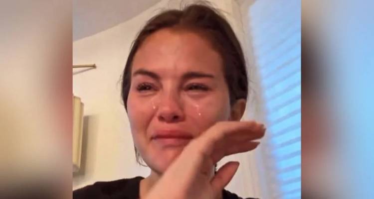 Επίθεση στη Σελένα Γκόμεζ μετά το δακρύβρεχτο βίντεο -Ρεπουμπλικανοί απειλούν και την ίδια με απέλαση