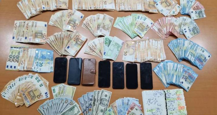 &Omicron;&iota; &delta;&iota;ά&lambda;&omicron;&gamma;&omicron;&iota; &pi;&omicron;&upsilon; &kappa;&alpha;ί&nu;&epsilon; &tau;&omicron;&upsilon;&sigmaf; &epsilon;&phi;&omicron;&rho;&iota;&alpha;&kappa;&omicron;ύ&sigmaf; &tau;&eta;&sigmaf; &Kappa;έ&rho;&kappa;&upsilon;&rho;&alpha;&sigmaf; -&Omicron; &epsilon;&kappa;&delta;&iota;&kappa;&eta;&tau;&iota;&kappa;ό&sigmaf; έ&lambda;&epsilon;&gamma;&chi;&omicron;&sigmaf; &sigma;&epsilon; &tau;&alpha;&beta;έ&rho;&nu;&alpha; &kappa;&alpha;&iota; &tau;&omicron; &laquo;&chi;&omicron;&nu;&tau;&rho;ό &pi;&alpha;&kappa;έ&tau;&omicron;&raquo;