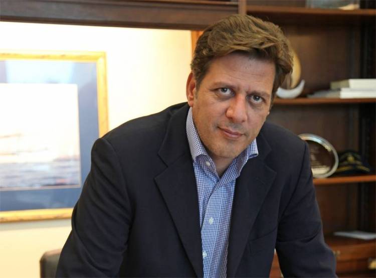 &Omicron; &Beta;&alpha;&rho;&beta;&iota;&tau;&sigma;&iota;ώ&tau;&eta;&sigmaf; &alpha;&nu;&omicron;ί&gamma;&epsilon;&iota; &tau;&alpha; &chi;&alpha;&rho;&tau;&iota;ά &tau;&omicron;&upsilon; &laquo;&Delta;&epsilon; &theta;&alpha; &epsilon;&pi;&iota;&tau;&rho;έ&psi;&omega; &sigma;&tau;&eta;&nu; έ&kappa;&pi;&tau;&omega;&tau;&eta; &Nu;&Epsilon;&Lambda; &nu;&alpha; &epsilon;&kappa;&tau;&epsilon;&lambda;έ&sigma;&epsilon;&iota; &epsilon;&lambda;&epsilon;ύ&theta;&epsilon;&rho;&alpha; &delta;&rho;&omicron;&mu;&omicron;&lambda;ό&gamma;&iota;&alpha;&raquo; (video)