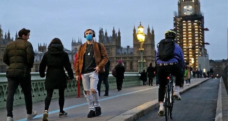 &Beta;&rho;&epsilon;&tau;&alpha;&nu;ί&alpha;: 15ή&mu;&epsilon;&rho;&omicron; lockdown &zeta;&eta;&tau;ά &eta; &epsilon;&pi;&iota;&tau;&rho;&omicron;&pi;ή &sigma;&omicron;&phi;ώ&nu; &gamma;&iota;&alpha; &nu;&alpha; &alpha;&nu;&alpha;&kappa;&omicron;&pi;&epsilon;ί &eta; &epsilon;&pi;έ&lambda;&alpha;&sigma;&eta; &tau;&eta;&sigmaf; &mu;&epsilon;&tau;ά&lambda;&lambda;&alpha;&xi;&eta;&sigmaf; Ό&mu;&iota;&kappa;&rho;&omicron;&nu;