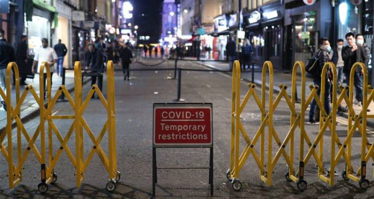 Κορονοϊός – Βρετανία: Αμφιταλαντεύεται η κυβέρνηση να λάβει νέα περιοριστικά μέτρα