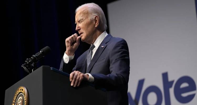 Όλο και πιο απομονωμένος ο Μπάιντεν -«Οι επόμενες 72 ώρες είναι κρίσιμες», κλιμακώνονται οι πιέσεις να αποσυρθεί