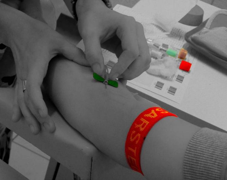 &laquo;&Alpha;&iota;&mu;&omicron;&delta;&omicron;&sigma;ί&alpha;...&sigma;&eta;&mu;&alpha;ί&nu;&epsilon;&iota; &pi;&rho;&omicron;&sigma;&phi;&omicron;&rho;ά &zeta;&omega;ή&sigmaf;!&raquo; &Gamma;&rho;ά&phi;&epsilon;&iota; &omicron; &Theta;&epsilon;ό&delta;&omega;&rho;&omicron;&sigmaf; &Mu;&pi;&alpha;&beta;έ&alpha;&sigmaf;