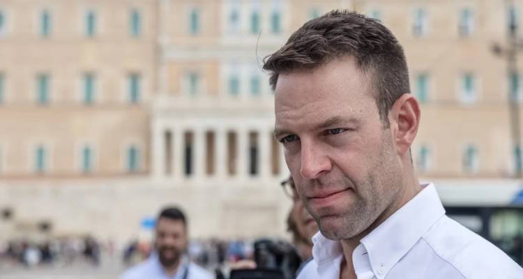 &laquo;&Beta;&rho;ά&zeta;&epsilon;&iota;&raquo; &omicron; &Sigma;&Upsilon;&Rho;&Iota;&Zeta;&Alpha; &gamma;&iota;&alpha; &tau;&omicron;&nu; &tau;&rho;ό&pi;&omicron; &pi;&omicron;&upsilon; &kappa;&iota;&nu;&epsilon;ί&tau;&alpha;&iota; &sigma;&tau;&omicron; &kappa;ό&mu;&mu;&alpha; &omicron; &Kappa;&alpha;&sigma;&sigma;&epsilon;&lambda;ά&kappa;&eta;&sigmaf; | &Pi;&upsilon;&rho;ά &gamma;&iota;&alpha; &Pi;&omicron;&lambda;ά&kappa;&eta; &kappa;&alpha;&iota; &Gamma;&iota;ώ&rho;&gamma;&omicron; &Tau;&sigma;ί&pi;&rho;&alpha;
