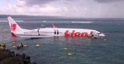 Ινδονησία: Αεροπλάνο με 172 επιβάτες έπεσε στη θάλασσα