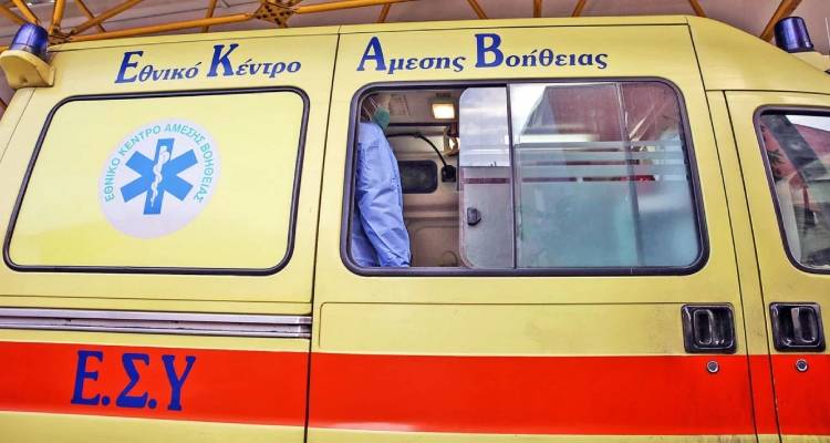 &Xi;ά&nu;&theta;&eta;: &laquo;&Pi;έ&theta;&alpha;&nu;&epsilon; &alpha;&kappa;&alpha;&rho;&iota;&alpha;ί&alpha; &eta; 6&chi;&rho;&omicron;&nu;&eta;, &epsilon;ί&chi;&epsilon; &beta;&alpha;&rho;&iota;έ&sigmaf; &kappa;&rho;&alpha;&nu;&iota;&omicron;&epsilon;&gamma;&kappa;&epsilon;&phi;&alpha;&lambda;&iota;&kappa;έ&sigmaf; &kappa;&alpha;&kappa;ώ&sigma;&epsilon;&iota;&sigmaf;&raquo;, &lambda;έ&epsilon;&iota; &iota;&alpha;&tau;&rho;&omicron;&delta;&iota;&kappa;&alpha;&sigma;&tau;ή&sigmaf;