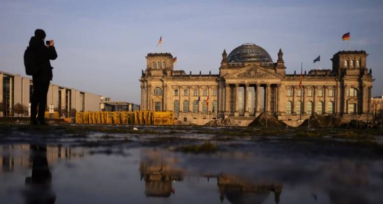 Σήμερα οι κρίσιμες εκλογές στη Γερμανία: Άνοιξαν οι κάλπες | Σημείο καμπής για την Ευρώπη το αποτέλεσμα