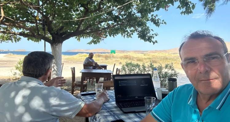 &Kappa;&alpha;&lambda;ό &kappa;&alpha;&lambda;&omicron;&kappa;&alpha;ί&rho;&iota; &alpha;&pi;ό &tau;&eta;&nu; &Lambda;ή&mu;&nu;&omicron;! &ndash; &Sigma;&tau;έ&phi;&alpha;&nu;&omicron;&sigmaf; &Delta;&iota;&alpha;&mu;&alpha;&nu;&tau;ό&pi;&omicron;&upsilon;&lambda;&omicron;&sigmaf; &gamma;&iota;&alpha; &tau;&omicron; &Rho;ά&delta;&iota;&omicron; &Theta;&epsilon;&sigma;&sigma;&alpha;&lambda;&omicron;&nu;ί&kappa;&eta; 94,5 (Photos, Audio, Video)