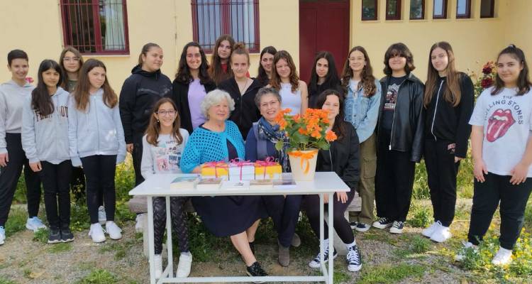 &Tau;&alpha; &pi;&alpha;&iota;&delta;&iota;ά &tau;&omicron;&upsilon; &Gamma;&upsilon;&mu;&nu;&alpha;&sigma;ί&omicron;&upsilon; &Lambda;&iota;&beta;&alpha;&delta;&omicron;&chi;&omega;&rho;ί&omicron;&upsilon; &kappa;&alpha;&iota; &tau;&omicron; &beta;&iota;&beta;&lambda;ί&omicron;!