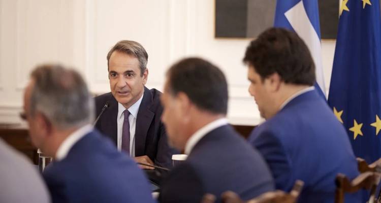 &laquo;&Tau;&rho;έ&chi;&omicron;&upsilon;&nu;&raquo; &omicron;&iota; &kappa;&upsilon;&beta;&epsilon;&rho;&nu;&eta;&tau;&iota;&kappa;έ&sigmaf; &delta;&rho;ά&sigma;&epsilon;&iota;&sigmaf; &gamma;&iota;&alpha; &tau;&eta;&nu; &kappa;&alpha;&theta;&eta;&mu;&epsilon;&rho;&iota;&nu;ό&tau;&eta;&tau;&alpha; &tau;&omega;&nu; &pi;&omicron;&lambda;&iota;&tau;ώ&nu; -&Pi;&omicron;&iota;&epsilon;&sigmaf; &epsilon;ί&nu;&alpha;&iota; &omicron;&iota; &delta;ύ&omicron; &pi;&rho;&omicron;&tau;&epsilon;&rho;&alpha;&iota;ό&tau;&eta;&tau;&epsilon;&sigmaf;