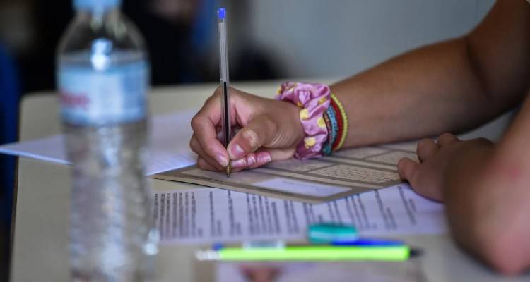 Βάσεις 2021: Προσοχή στην Ελάχιστη Βάση Εισαγωγής | Πώς μπορεί να «κόψει» υποψήφιους με υψηλούς βαθμούς