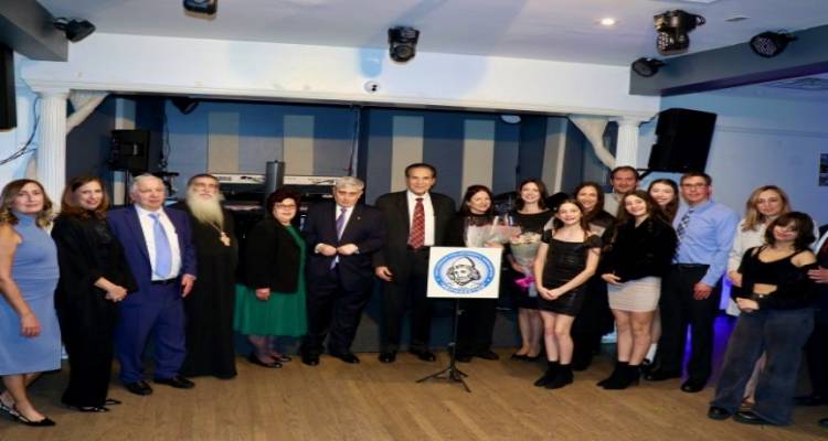 Οι Λημνιοι της Ομογένειας τίμησαν τον καθηγητή Ευστράτιο Δεμερτζή