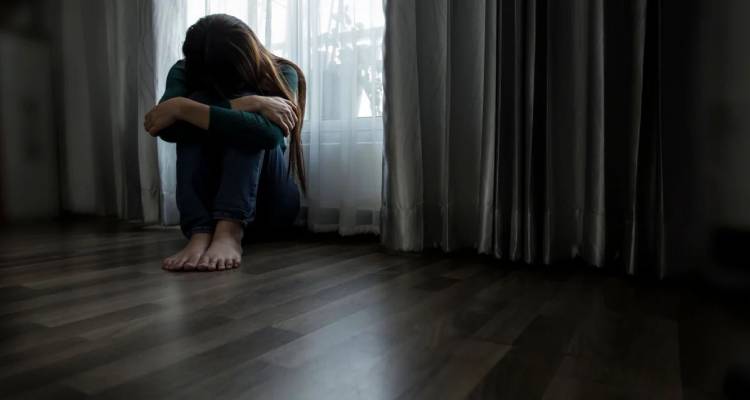 &Beta;&iota;&alpha;&sigma;&mu;ό&sigmaf; 19&chi;&rho;&omicron;&nu;&eta;&sigmaf; &sigma;&tau;&omicron; &Rho;έ&theta;&upsilon;&mu;&nu;&omicron;: &Alpha;&pi;&omicron;&lambda;&omicron;&gamma;&epsilon;ί&tau;&alpha;&iota; &omicron; &tau;&rho;ά&pi;&epsilon;&rho; &kappa;&alpha;&iota; &omicron;&iota; &delta;ύ&omicron; &sigma;&upsilon;&nu;&epsilon;&rho;&gamma;ά&tau;&epsilon;&sigmaf; &tau;&omicron;&upsilon;
