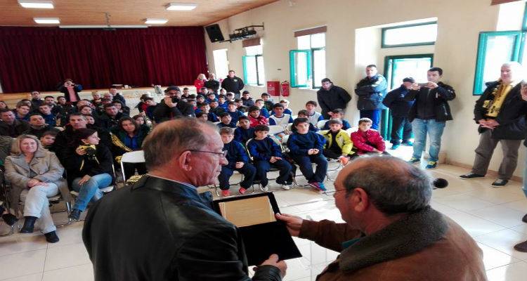 &Tau;&eta;&nu; &Alpha;&tau;&sigma;&iota;&kappa;ή &epsilon;&pi;&iota;&sigma;&kappa;έ&phi;&tau;&eta;&kappa;&epsilon; &omicron; &pi;&alpha;&lambda;&alpha;ί&mu;&alpha;&chi;&omicron;&sigmaf; &pi;&alpha;ί&kappa;&tau;&eta;&sigmaf; &tau;&eta;&sigmaf; &Alpha;&Epsilon;&Kappa; &Lambda;ά&kappa;&eta;&sigmaf; &Nu;&iota;&kappa;&omicron;&lambda;ά&omicron;&upsilon; (photos)