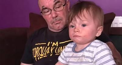 Βρετανία: Δίχρονο αγοράκι πέθανε από την πείνα - Βρέθηκε δίπλα στον νεκρό πατέρα του