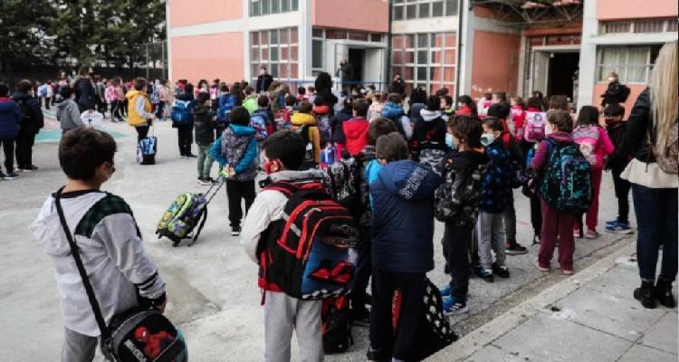 &Tau;&zeta;&alpha;&nu;ά&kappa;&eta;&sigmaf;: &Alpha;&nu; &alpha;&nu;&omicron;ί&xi;&omicron;&upsilon;&mu;&epsilon; &tau;&alpha; &sigma;&chi;&omicron;&lambda;&epsilon;ί&alpha; &theta;&alpha; &kappa;&lambda;&epsilon;ί&sigma;&omicron;&upsilon;&nu; &mu;&epsilon;&tau;ά &alpha;&pi;ό έ&nu;&alpha; &pi;&epsilon;&nu;&theta;ή&mu;&epsilon;&rho;&omicron;, &delta;&epsilon;&kappa;&alpha;ή&mu;&epsilon;&rho;&omicron;