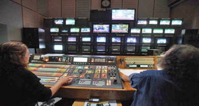 &Eta;  &Pi;&omicron;&lambda;&iota;&tau;&iota;&kappa;ή... &sigma;&tau;&eta; &Tau;&eta;&lambda;&epsilon;ό&rho;&alpha;&sigma;&eta;