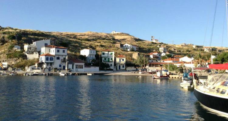 &Alpha;&pi;ό &tau;&omicron;&nu; Ά&gamma;&iota;&omicron; &Epsilon;&upsilon;&sigma;&tau;&rho;ά&tau;&iota;&omicron; &xi;&epsilon;&kappa;&iota;&nu;ά &eta; &pi;&rho;&omega;&tau;&omicron;&beta;&omicron;&upsilon;&lambda;ί&alpha; &laquo;&Tau;&omicron; &Nu;&epsilon;&rho;ό &Epsilon;ί&nu;&alpha;&iota; &sigma;&tau;&alpha; &Chi;έ&rho;&iota;&alpha; &Mu;&alpha;&sigmaf;&raquo;