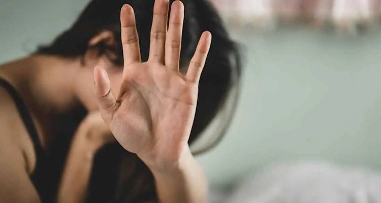 &Lambda;ή&mu;&nu;&omicron;&sigmaf;: &Mu;&pi;&omicron;ύ&lambda;&iota;&nu;&gamma;&kappa; &nu;&tau;&alpha;ή ά&nu;&tau;&rho;&alpha; &sigma;&epsilon; &nu;&epsilon;&alpha;&rho;ή &gamma;&upsilon;&nu;&alpha;ί&kappa;&alpha; &kappa;&alpha;&tau;&alpha;&gamma;&gamma;έ&lambda;&omicron;&upsilon;&nu; &alpha;&upsilon;&tau;ό&pi;&tau;&epsilon;&sigmaf; &mu;ά&rho;&tau;&upsilon;&rho;&epsilon;&sigmaf;.