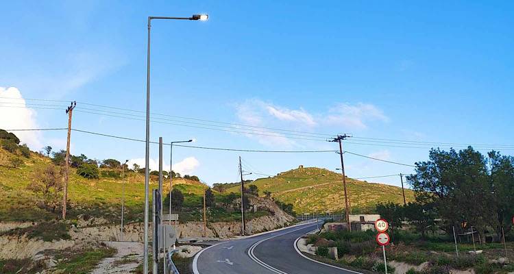 &Pi;&epsilon;&rho;&iota;&phi;&epsilon;&rho;&epsilon;&iota;&alpha;&kappa;ό&sigmaf; &Theta;ά&nu;&omicron;&upsilon;&sigmaf;: &laquo;&Tau;&alpha; &phi;ώ&tau;&alpha; &sigma;&tau;&omicron;&nu; &kappa;ό&mu;&beta;&omicron; &mu;έ&nu;&omicron;&upsilon;&nu; &alpha;&nu;&omicron;&iota;&chi;&tau;ά &mu;έ&rho;&alpha;-&nu;ύ&chi;&tau;&alpha;. &Epsilon;ί&nu;&alpha;&iota; &kappa;&rho;ί&mu;&alpha;&raquo;