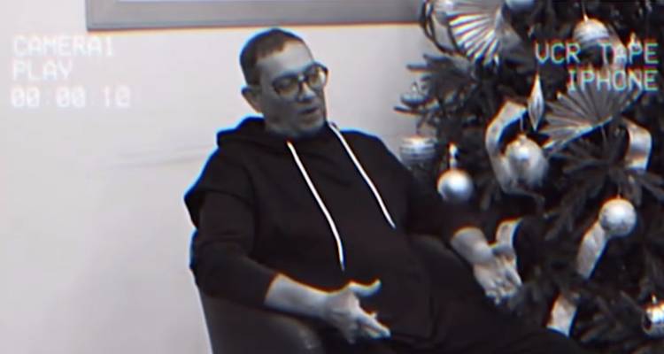 &Omicron; &alpha;&pi;&omicron;&chi;&alpha;&iota;&rho;&epsilon;&tau;&iota;&sigma;&mu;ό&sigmaf; &tau;&omega;&nu; &mu;&alpha;έ&sigma;&tau;&rho;&omega;&nu;: &Mu;&iota;&alpha; &tau;&epsilon;&lambda;&epsilon;&upsilon;&tau;&alpha;ί&alpha; &upsilon;&pi;ό&kappa;&lambda;&iota;&sigma;&eta; &sigma;&tau;&eta; &phi;&iota;&lambda;ί&alpha; &kappa;&alpha;&iota; &tau;&eta; &mu;&omicron;&upsilon;&sigma;&iota;&kappa;ή