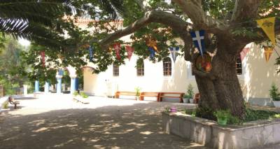 Γιορτάζει ο ναός του Αγίου Παντελεήμονα στο Ανδρώνι