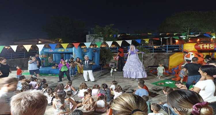 Ξυλοπόδαροι, φουσκωτά και bubble - magic show ξετρέλαναν τα παιδιά της Λήμνου