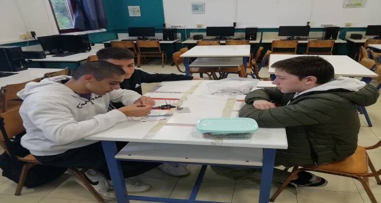 &Omicron; Ό&mu;&iota;&lambda;&omicron;&sigmaf; &Rho;&omicron;&mu;&pi;&omicron;&tau;&iota;&kappa;ή&sigmaf; &tau;&omicron;&upsilon; &Gamma;&upsilon;&mu;&nu;&alpha;&sigma;ί&omicron;&upsilon; &Lambda;&iota;&beta;&alpha;&delta;&omicron;&chi;&omega;&rho;ί&omicron;&upsilon; &sigma;&upsilon;&nu;&epsilon;&chi;ί&zeta;&epsilon;&iota; &delta;&upsilon;&nu;&alpha;&mu;&iota;&kappa;ά!