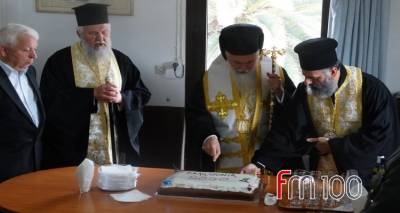 &Eta; &pi;&epsilon;&rho;&iota;&phi;&epsilon;&rho;&epsilon;&iota;&alpha;&kappa;ή &Epsilon;&nu;ό&tau;&eta;&tau;&alpha; &Lambda;ή&mu;&nu;&omicron;&upsilon; έ&kappa;&omicron;&psi;&epsilon; &tau;&eta;&nu; &pi;ί&tau;&alpha; &tau;&eta;&sigmaf; | &Mu;&omicron;&upsilon;&tau;&zeta;&omicron;ύ&rho;&eta;&sigmaf;: &laquo;&Eta; &Lambda;ή&mu;&nu;&omicron;&sigmaf; &epsilon;ί&nu;&alpha;&iota; &epsilon;&upsilon;&lambda;&omicron;&gamma;&eta;&mu;έ&nu;&omicron;&sigmaf; &tau;ό&pi;&omicron;&sigmaf;&raquo; (video)