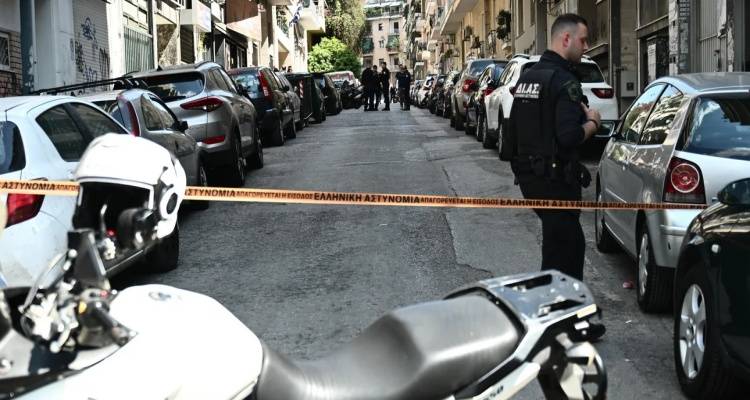 Ά&gamma;&rho;&iota;&alpha; &delta;&omicron;&lambda;&omicron;&phi;&omicron;&nu;ί&alpha; &sigma;&tau;&alpha; &Pi;&alpha;&tau;ή&sigma;&iota;&alpha;: &Eta;&tau;&alpha;&nu; &zeta;&epsilon;&upsilon;&gamma;ά&rho;&iota; &omicron; 35&chi;&rho;&omicron;&nu;&omicron;&sigmaf; &delta;&rho;ά&sigma;&tau;&eta;&sigmaf; &kappa;&alpha;&iota; &tau;&omicron; 27&chi;&rho;&omicron;&nu;&omicron; &theta;ύ&mu;&alpha; | &Tau;&omicron;&nu; &sigma;&kappa;ό&tau;&omega;&sigma;&epsilon; &mu;έ&sigma;&alpha; &sigma;&tau;&omicron; &sigma;&pi;ί&tau;&iota; &tau;&omicron;&upsilon;