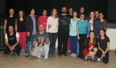 &Omicron;&iota; ά&nu;&theta;&rho;&omega;&pi;&omicron;&iota; &kappa;&alpha;&iota; &omicron;&iota; &mu;&omicron;&upsilon;&sigma;&iota;&kappa;έ&sigmaf; &tau;&eta;&sigmaf; &Kappa;&rho;ή&tau;&eta;&sigmaf; &sigma;&tau;&eta; &Lambda;ή&mu;&nu;&omicron; &mu;&epsilon; &tau;&eta;&nu; &upsilon;&pi;&omicron;&gamma;&rho;&alpha;&phi;ή &tau;&omicron;&upsilon; &Lambda;&upsilon;&kappa;&epsilon;ί&omicron;&upsilon; &tau;&omega;&nu; &Epsilon;&lambda;&lambda;&eta;&nu;ί&delta;&omega;&nu;