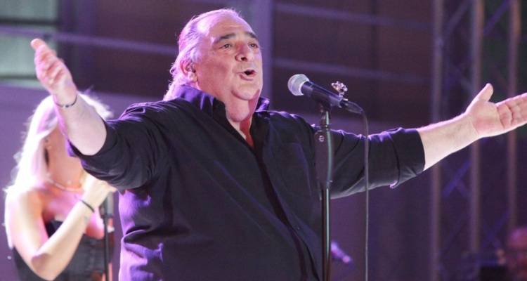 Βασίλης Καρράς: Η μεγάλη καριέρα και οι σταθμοί της ζωής ενός σπουδαίου λαϊκού βάρδου