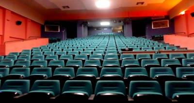 &Kappa;&iota;&nu;&eta;&mu;&alpha;&tau;&omicron;&theta;έ&alpha;&tau;&rho;&omicron; &Mu;&alpha;&rho;&omicron;ύ&lambda;&alpha;: &Alpha;&pi;ό &sigma;ή&mu;&epsilon;&rho;&alpha; &mu;ό&nu;&omicron; &gamma;&iota;&alpha; &epsilon;&mu;&beta;&omicron;&lambda;&iota;&alpha;&sigma;&mu;έ&nu;&omicron;&upsilon;&sigmaf;