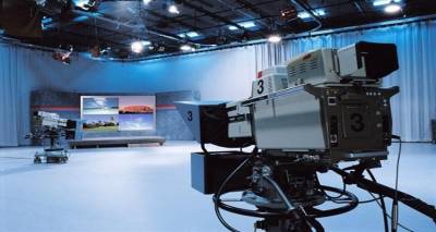 &Delta;&upsilon;&omicron; &Lambda;&eta;&mu;&nu;&iota;&omicron;ί &sigma;&epsilon; &gamma;&nu;&omega;&sigma;&tau;ό &tau;&eta;&lambda;&epsilon;&omicron;&pi;&tau;&iota;&kappa;ό show