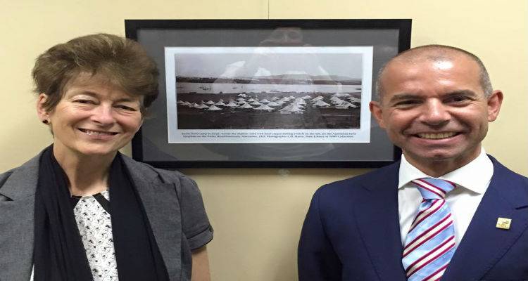 &Lambda;ή&mu;&nu;&omicron;&sigmaf; &kappa;&alpha;&iota; &Mu;&epsilon;&lambda;&beta;&omicron;ύ&rho;&nu;&eta; &laquo;&sigma;&upsilon;&nu;&alpha;&nu;&tau;&iota;&omicron;ύ&nu;&tau;&alpha;&iota;&raquo; &mu;&epsilon;&tau;ά &alpha;&pi;ό 100 &chi;&rho;ό&nu;&iota;&alpha; (photos)