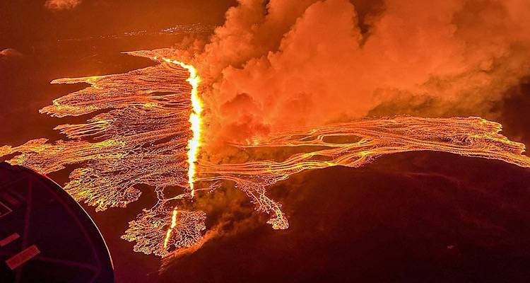 Έκρηξη ηφαιστείου στην Ισλανδία: Οι μετεωρολόγοι προειδοποιούν - «Η λάβα μπορεί να χυθεί στον Βόρειο Ατλαντικό αν συνεχίσει έτσι»