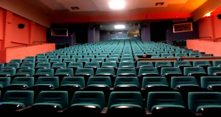 Έ&nu;&alpha;&rho;&xi;&eta; &pi;&rho;&omicron;&beta;&omicron;&lambda;ή&sigmaf; &tau;&alpha;&iota;&nu;&iota;ώ&nu; &sigma;&tau;&omicron; &Delta;&eta;&mu;&omicron;&tau;&iota;&kappa;ό &Kappa;&iota;&nu;&eta;&mu;&alpha;&tau;&omicron;&theta;έ&alpha;&tau;&rho;&omicron; &laquo;&Mu;&alpha;&rho;&omicron;ύ&lambda;&alpha;&raquo;