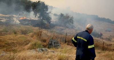 &Mu;&alpha;ί&nu;&epsilon;&tau;&alpha;&iota; &eta; &phi;&omega;&tau;&iota;ά &sigma;&tau;&eta;&nu; &Alpha;&lambda;&epsilon;&xi;&alpha;&nu;&delta;&rho;&omicron;ύ&pi;&omicron;&lambda;&eta; | &Tau;&rho;ί&alpha; &tau;&alpha; &epsilon;&nu;&epsilon;&rho;&gamma;ά &mu;έ&tau;&omega;&pi;&alpha;