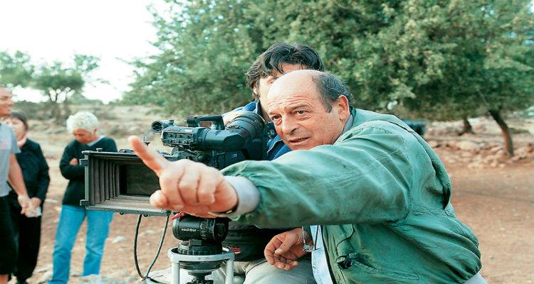 Ο Μανούσος Μανουσάκης μιλάει στον Fm 100 για το «Ουζερί Τσιτσάνης» (mp3)