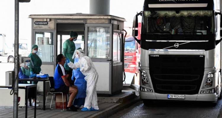 &Kappa;&omicron;&rho;&omega;&nu;&omicron;ϊό&sigmaf;: &Pi;&alpha;&nu;&eta;&gamma;ύ&rho;&iota;&alpha; &tau;έ&lambda;&omicron;&sigmaf;, &nu;έ&alpha; &mu;έ&tau;&rho;&alpha; &sigma;&tau;&alpha; &sigma;ύ&nu;&omicron;&rho;&alpha; | &Alpha;&nu;&eta;&sigma;&upsilon;&chi;ί&alpha; &gamma;&iota;&alpha; &tau;&iota;&sigmaf; &epsilon;&sigma;&tau;ί&epsilon;&sigmaf; &sigma;&tau;&eta; &beta;ό&rho;&epsilon;&iota;&alpha; &Epsilon;&lambda;&lambda;ά&delta;&alpha;