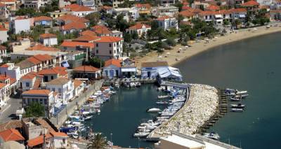 &Eta; &Delta;&eta;&mu;&omicron;&tau;&iota;&kappa;ή &Kappa;&omicron;&iota;&nu;ό&tau;&eta;&tau;&alpha; &Mu;ύ&rho;&iota;&nu;&alpha;&sigmaf; &alpha;&pi;&epsilon;&upsilon;&theta;ύ&nu;&epsilon;&tau;&alpha;&iota; &sigma;&tau;&omicron;&upsilon;&sigmaf; &delta;&eta;&mu;ό&tau;&epsilon;&sigmaf;